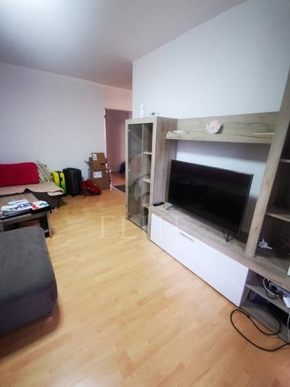 Apartament cu 4 camere decomandat, mobilat în Plopilor