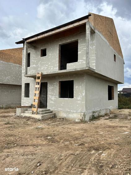 Casă cu 5 camere cu Teren 350 Mp în Cernica
