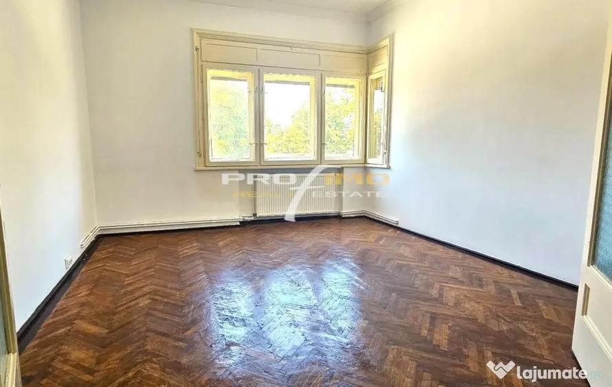 Apartament cu 6 camere decomandat în Central