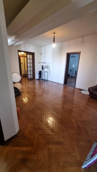 Apartament cu 5 camere semidecomandat în Unirii