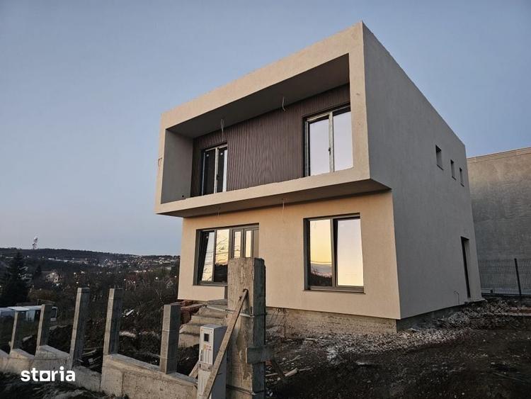 Casă cu 5 camere cu Teren 425 Mp în Iorga