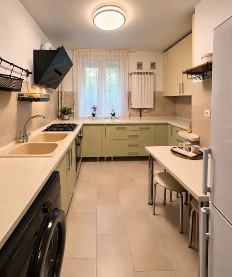 Apartament cu 3 camere semidecomandat, mobilat în Drumul Taberei