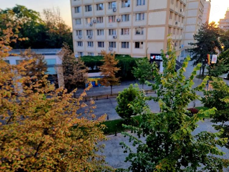 Garsonieră decomandată în Piața Unirii
