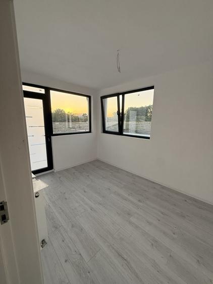 Casă cu 3 camere în Piscani