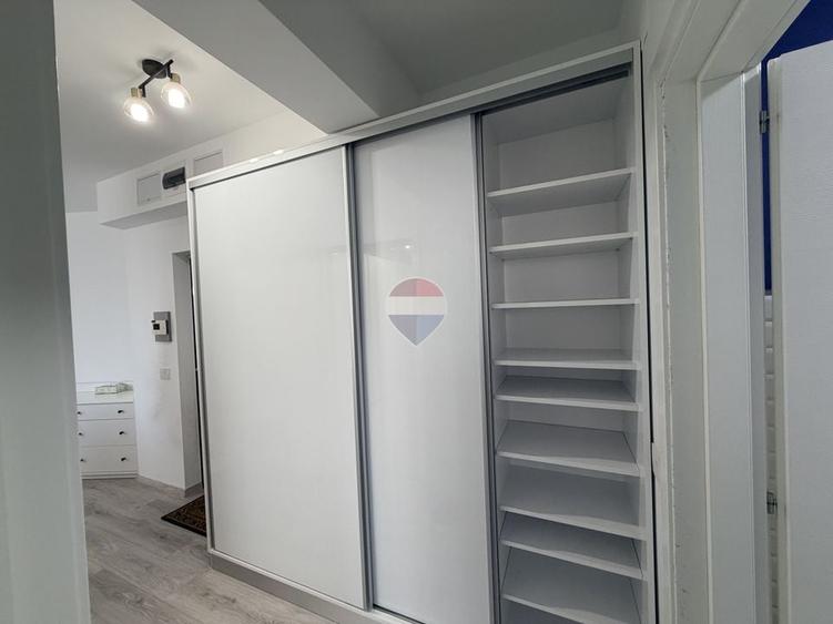 Apartament cu 3 camere decomandat, mobilat în Orașul Nou