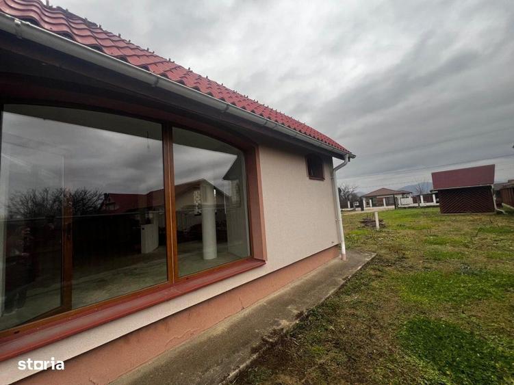 Casă cu 4 camere în Lăpuș