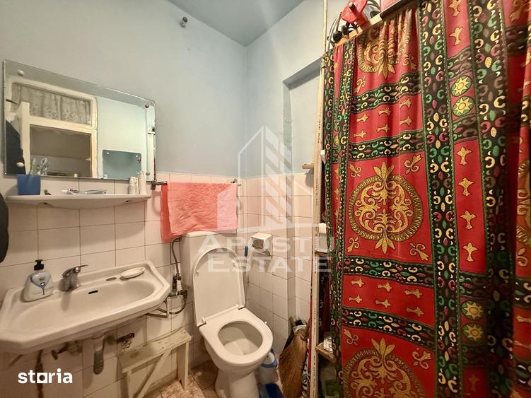 Apartament cu 3 camere semidecomandat în Complex Studențesc