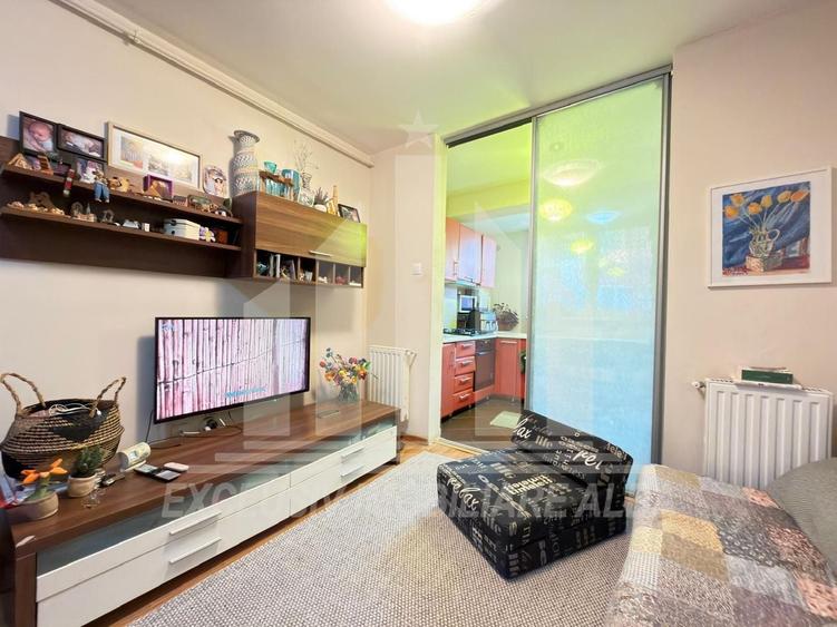 Apartament cu 3 camere decomandat, mobilat în Central