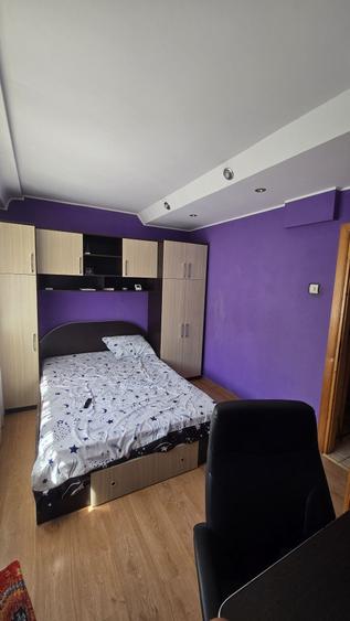 Apartament cu 2 camere semidecomandat în Craiovița Nouă