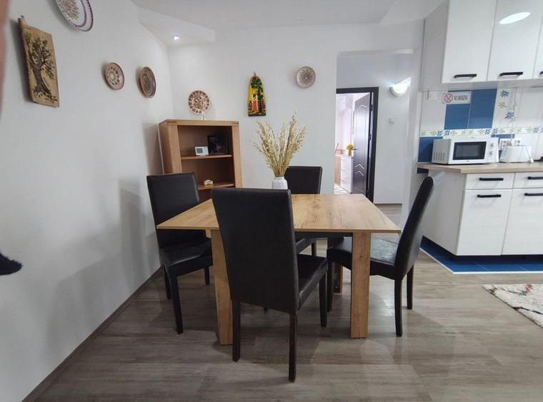 Apartament cu 4 camere decomandat, mobilat în Vasile Aaron