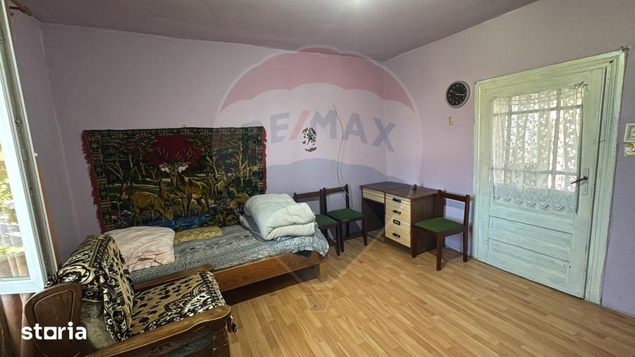 Casă cu 3 camere semidecomandat cu Teren 2241 Mp în Sânnicolau Român