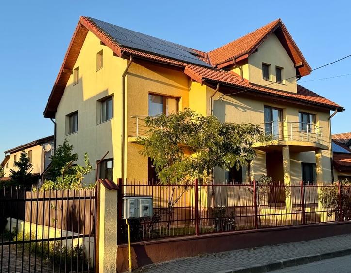 Casă individuală cu 5 camere cu Canalizare în Lunei