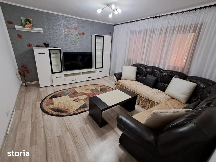 Apartament cu 3 camere decomandat în Lipovei