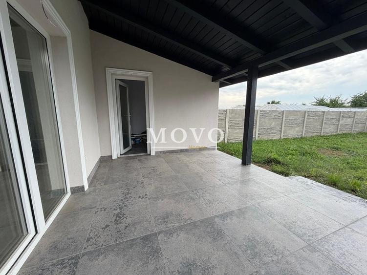 Duplex cu 4 camere cu Canalizare în Utvin