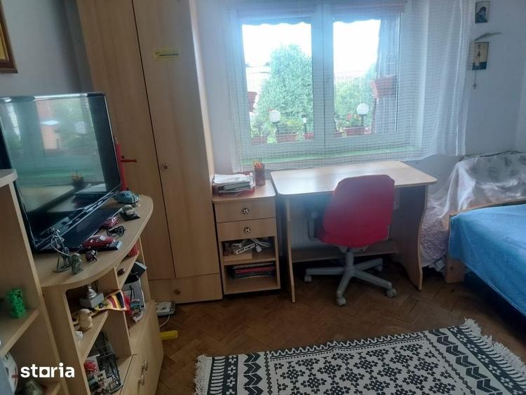 Apartament cu 3 camere decomandat în Siloz
