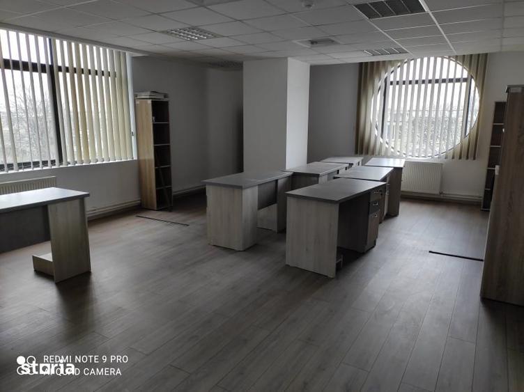Spațiu comercial, de 55 mp, în Podu Roș