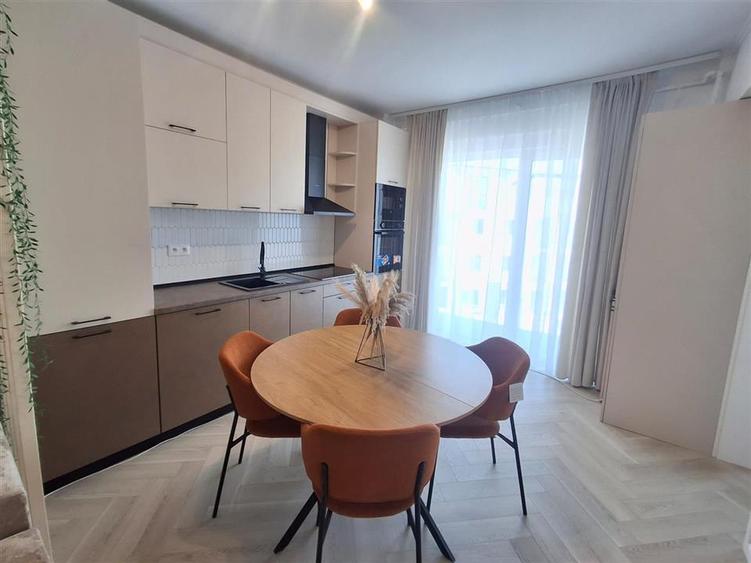 Apartament cu 3 camere semidecomandat în Șelimbăr