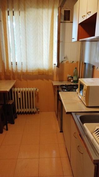 Apartament cu 3 camere semidecomandat, mobilat în Cotroceni