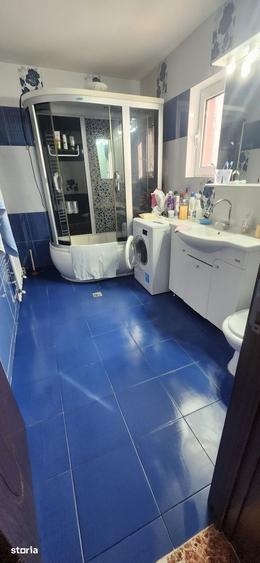 Casă cu 6 camere cu Teren 3160 Mp în Central