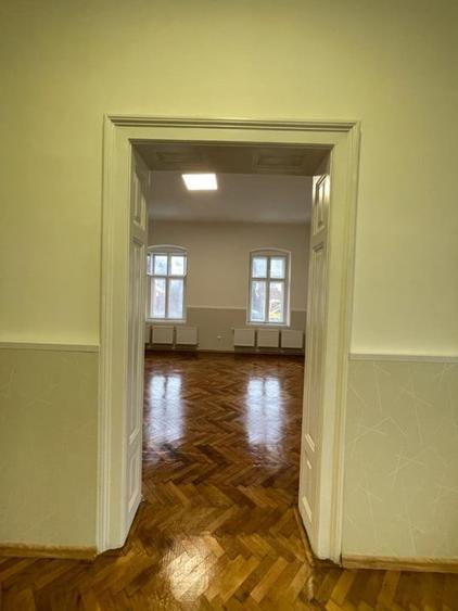 Birou, de 60 mp, în Central