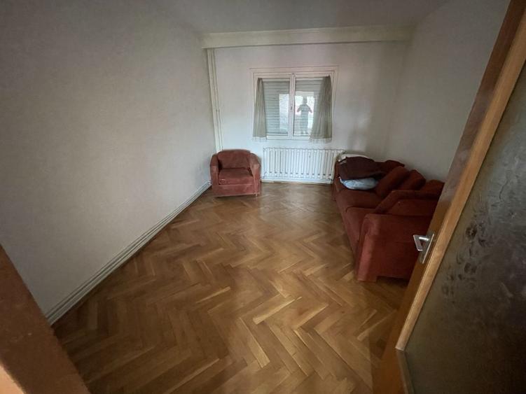 Apartament cu 3 camere decomandat în Cetate