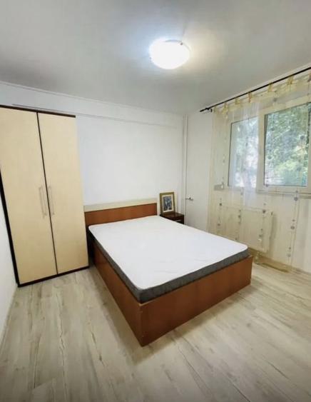 Apartament cu 3 camere decomandat, mobilat în Lacul Tei