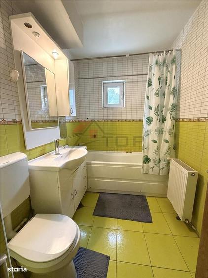 Apartament cu 3 camere decomandat în Nicolina