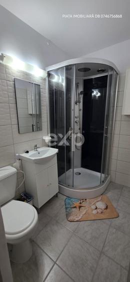Apartament cu 3 camere semidecomandat, mobilat în Micro 9