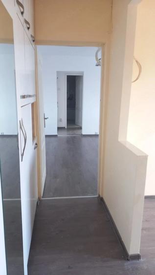 Apartament cu 2 camere semidecomandat în Micro 11