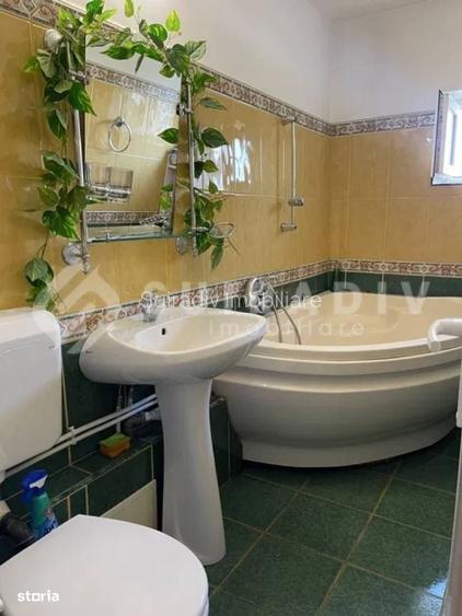 Apartament cu 4 camere, parcare, bloc cu lift- Plopilor