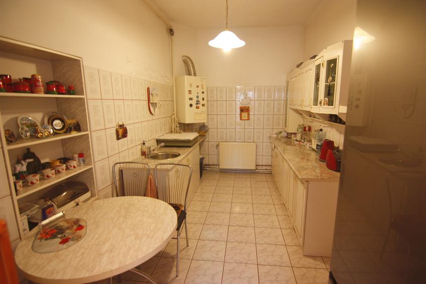 Casă individuală cu 5 camere cu Canalizare în Ultracentral