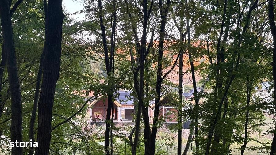 Casă cu 4 camere cu Teren 2700 Mp în Corunca