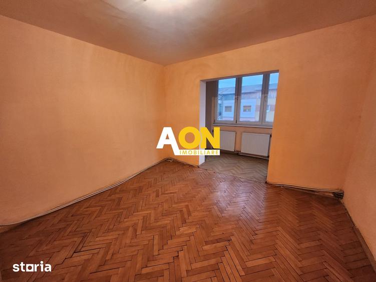 Apartament cu 3 camere în Cetate