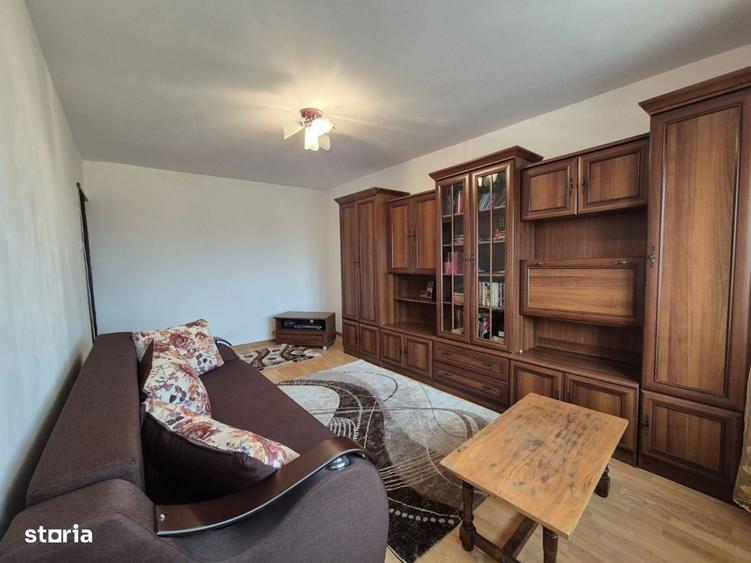 Apartament cu 3 camere decomandat în 9 Mai