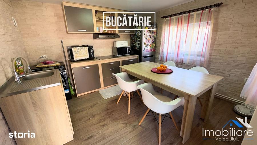 Casă cu 4 camere cu Teren 2700 Mp în Central