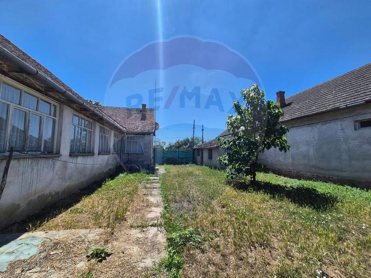 Casă individuală cu 3 camere cu Teren 1440 Mp în Central