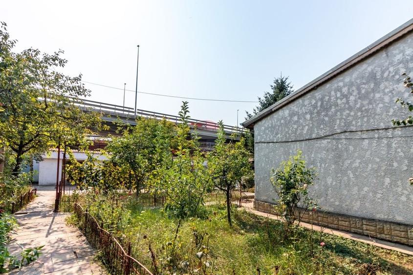 Casă individuală cu 5 camere cu Teren 649 Mp în Central
