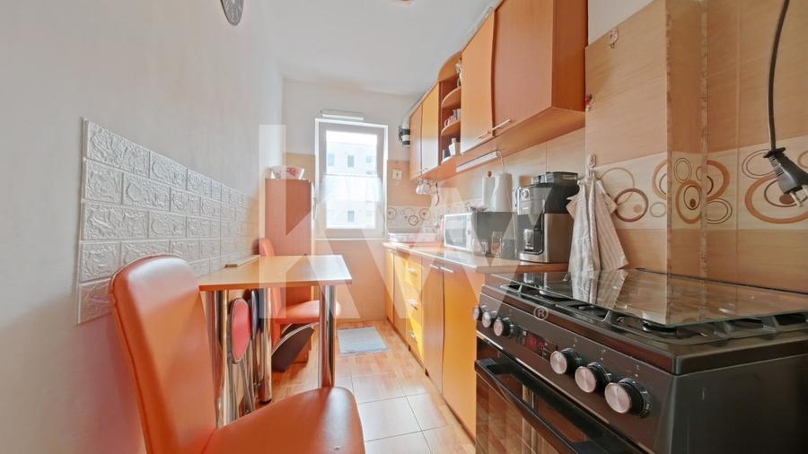 Apartament cu 3 camere nedecomandat, mobilat în Florilor