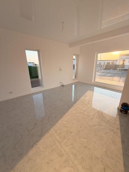 Casă individuală cu 4 camere cu Teren 500 Mp în Vidra