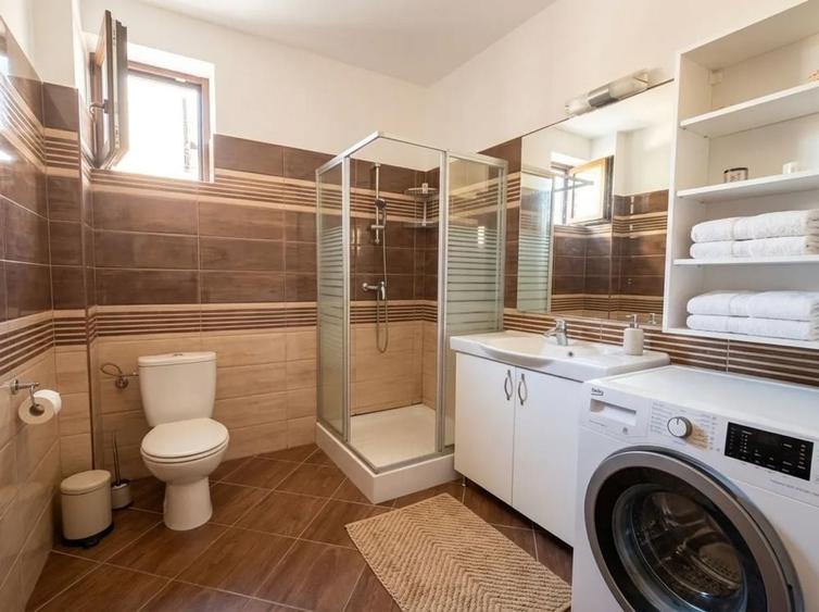Casă cu 4 camere cu Teren 1000 Mp în Primăverii
