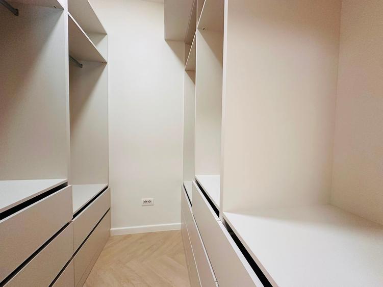 Apartament cu 4 camere decomandat în Herăstrău