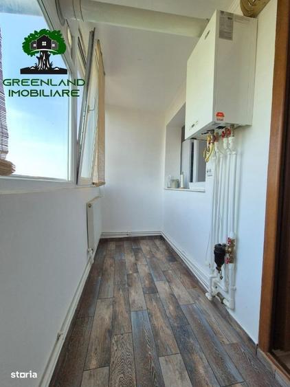 Apartament cu 3 camere decomandat în Podu Roș