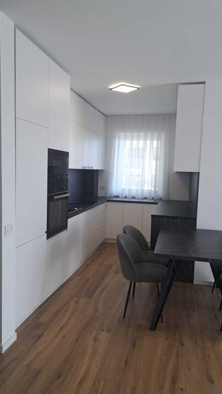 Apartament cu 3 camere decomandat în Exterior Vest
