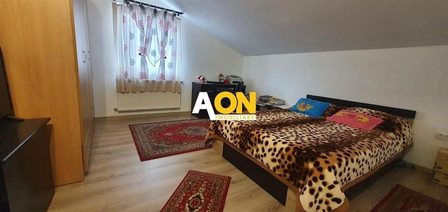 Casă individuală cu 10 camere cu Canalizare în Bărăbanț