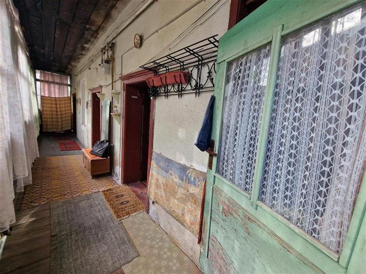 Casă individuală cu 10 camere cu Canalizare în Muncitoresc