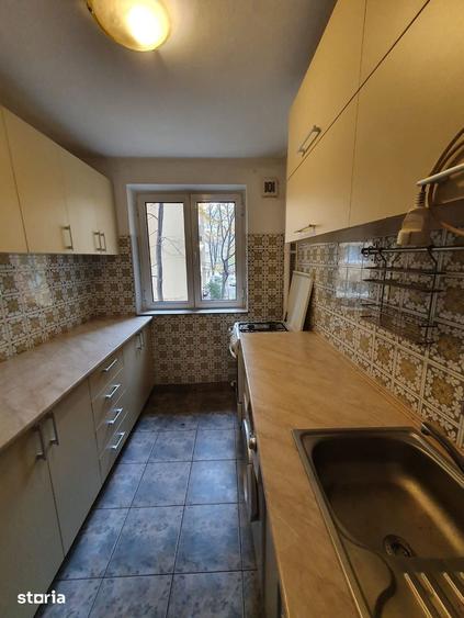 Apartament cu 3 camere semidecomandat în Drumul Taberei