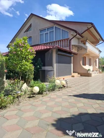 Casă cu 7 camere cu Teren 4600 Mp în Central