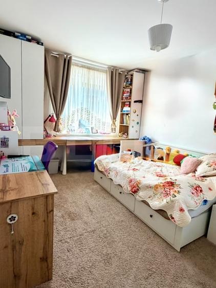 Apartament cu 3 camere semidecomandat, mobilat în Europa