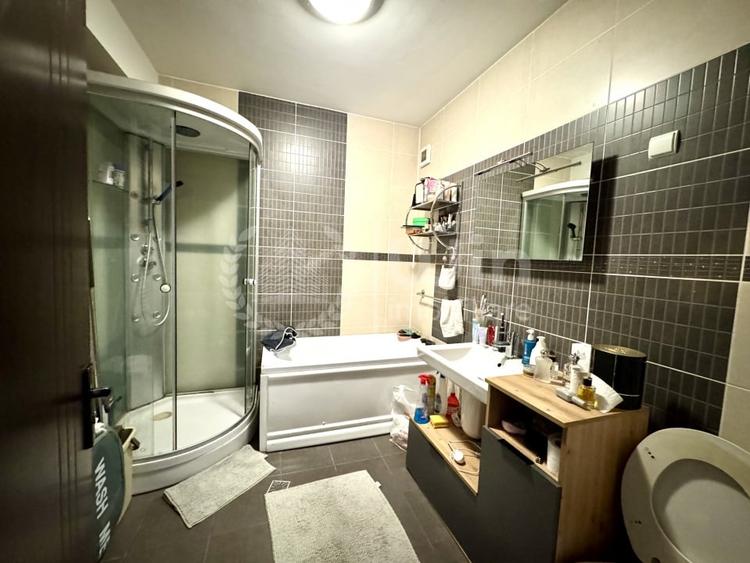Apartament cu 4 camere semidecomandat, mobilat în Europa