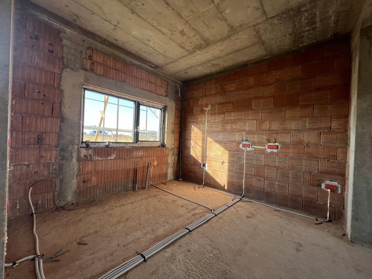 Duplex cu 5 camere cu Canalizare în Dumbrăvița